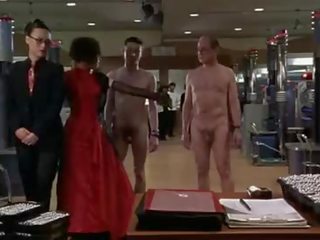Femme habillée homme nu à partir de cinéma 8 et une moitié femmes