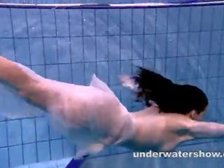 Andrea vids lepo telo pod vodo