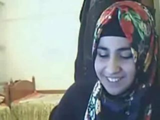 Show - hijab kultaseni näyttää perse päällä verkkokameran