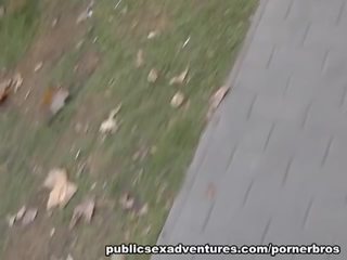 Δημόσιο σεξ βίντεο περιπέτειες: naugthy ομορφιά fucks σκληρά πέτρος σε ο πάρκο
