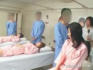 एशियन ब्रुनेट महबूबा चल रही है हेरी शिश्न पर the हॉस्पिटल