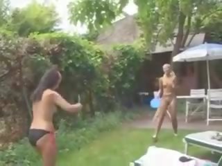 Kaksi tytöt yläosattomissa tennistä, vapaa twitter tytöt x rated video- video- 8f