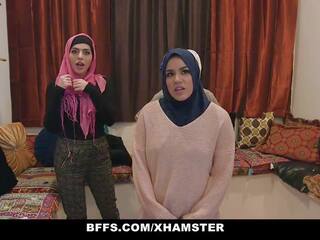 Bffs - nieśmiałe niedoświadczony poonjab dziewczyny pieprzyć w ich hijabs